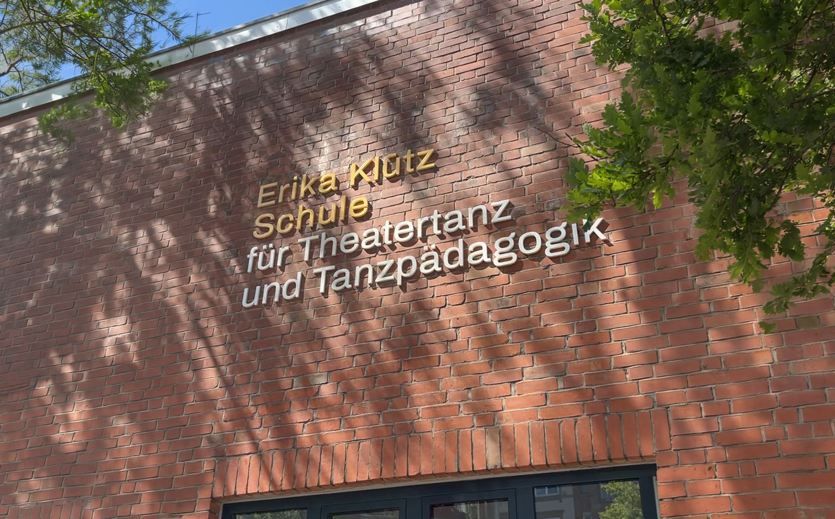 Kluetzschule — Logo außen